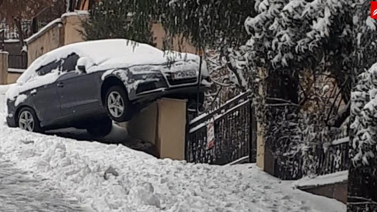 Urfa’da Kar Yoldan Çıkardı!