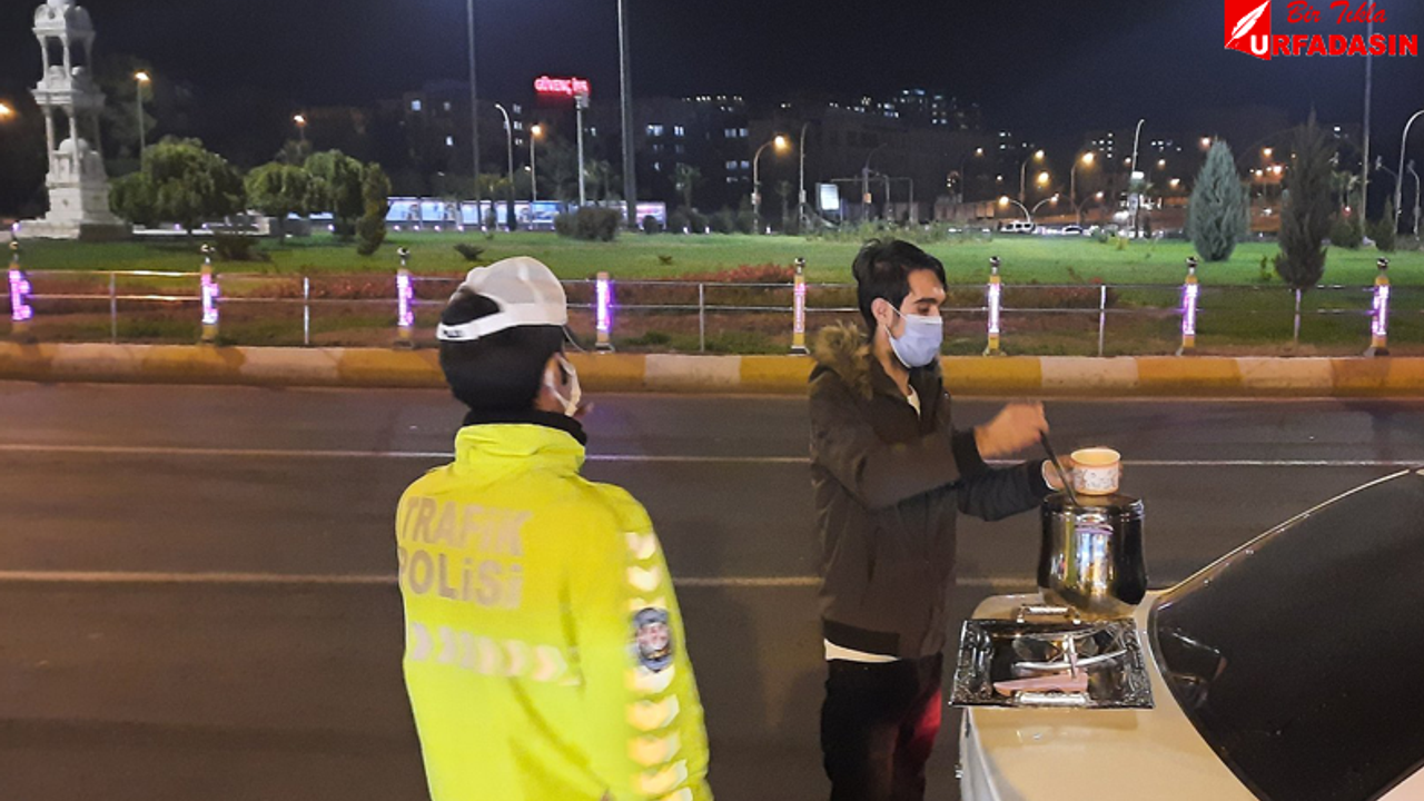Urfa’da Trafik Polislerine Vatandaşlardan İftar Çorbası