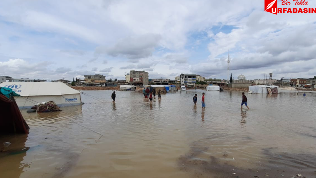 Suriye Sınırındaki Mültecilerin Çadırlarını Sel Suları Bastı