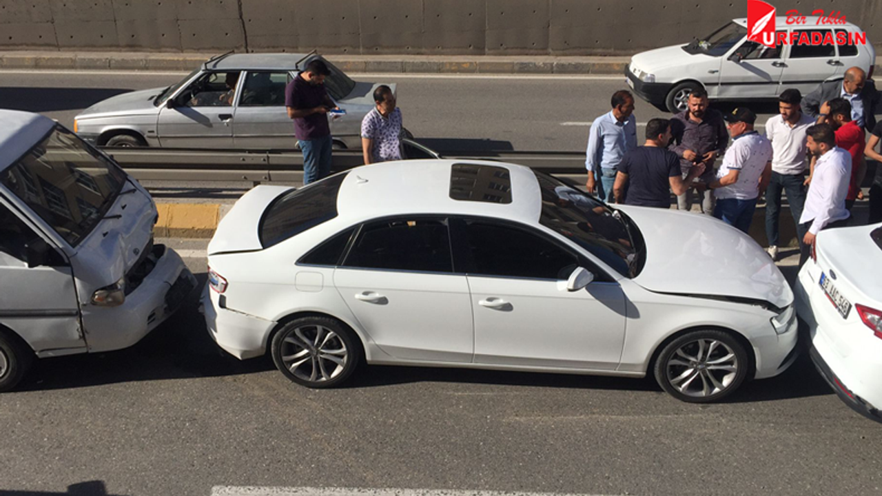 Urfa'da Zincirlama Kazada 3 Araç Birbirine Girdi
