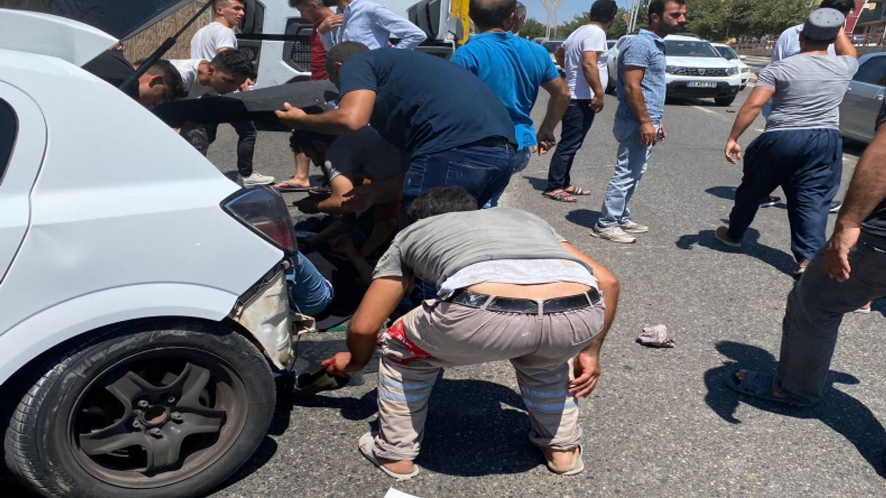 AK Parti Önünde Korkutan Trafik Kazası 1 Yaralı
