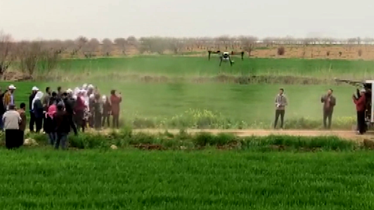 Şanlıurfalı Çiftçiler de Dron İle İlaçlamaya Geçiyor