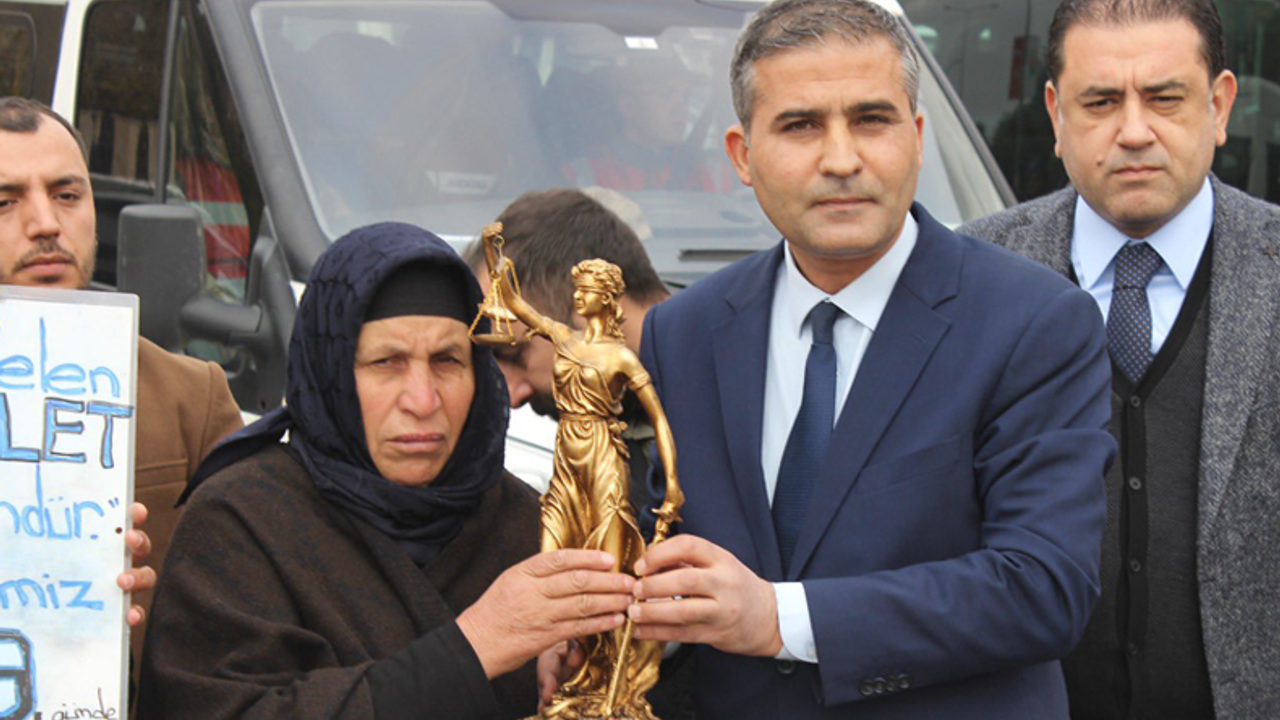 Emine Şenyaşar’a Adalet Ödülü Verildi