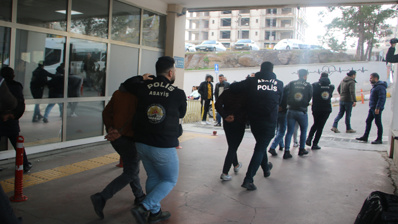 Urfa’da Polis ve Muhabiri Darp Eden Zanlılar Adliyede!