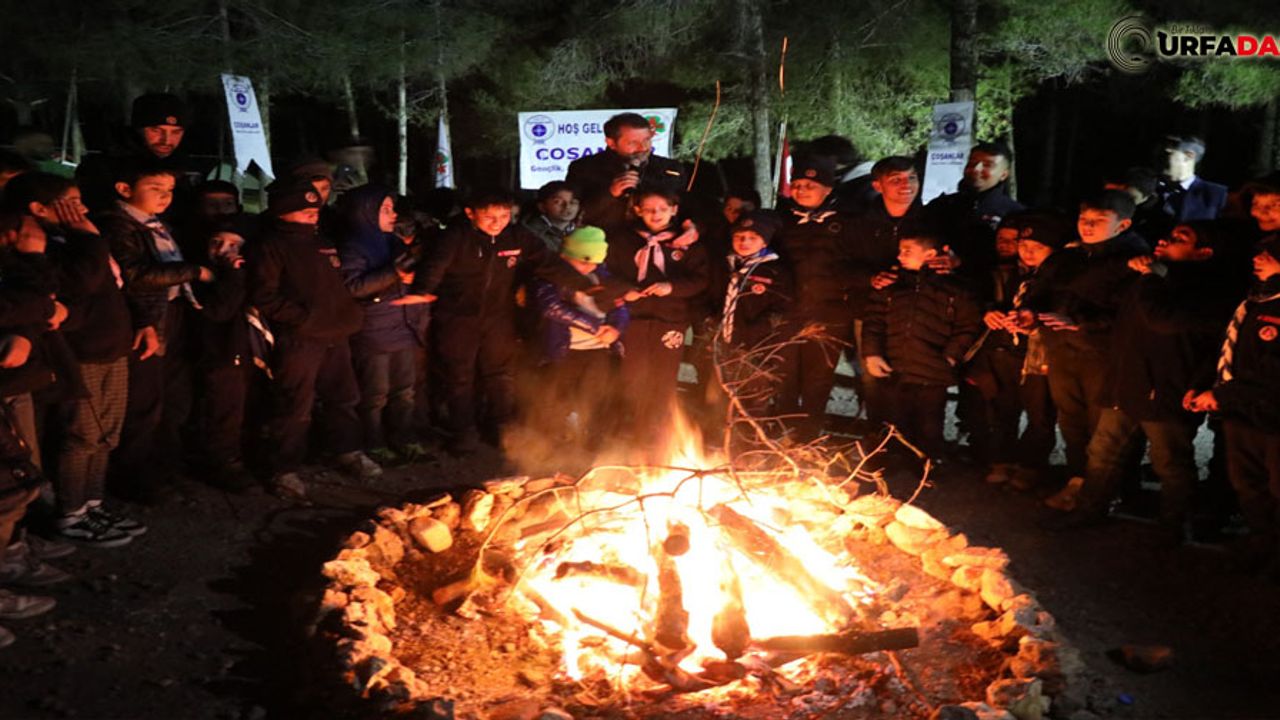 Vali Ayhan, Küçük İzcilerle Kamp Ateşi Yaktı