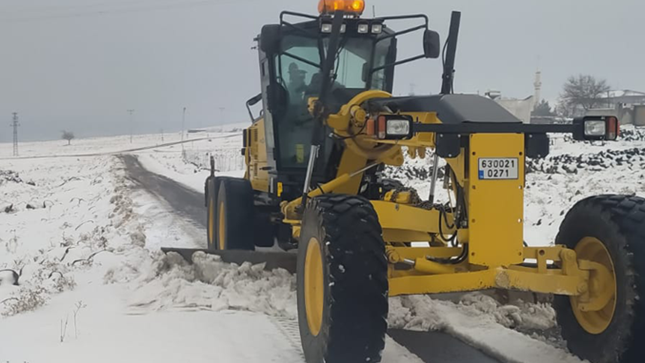 Siverek’te Karla Kapanan Köy Yolları Açılıyor