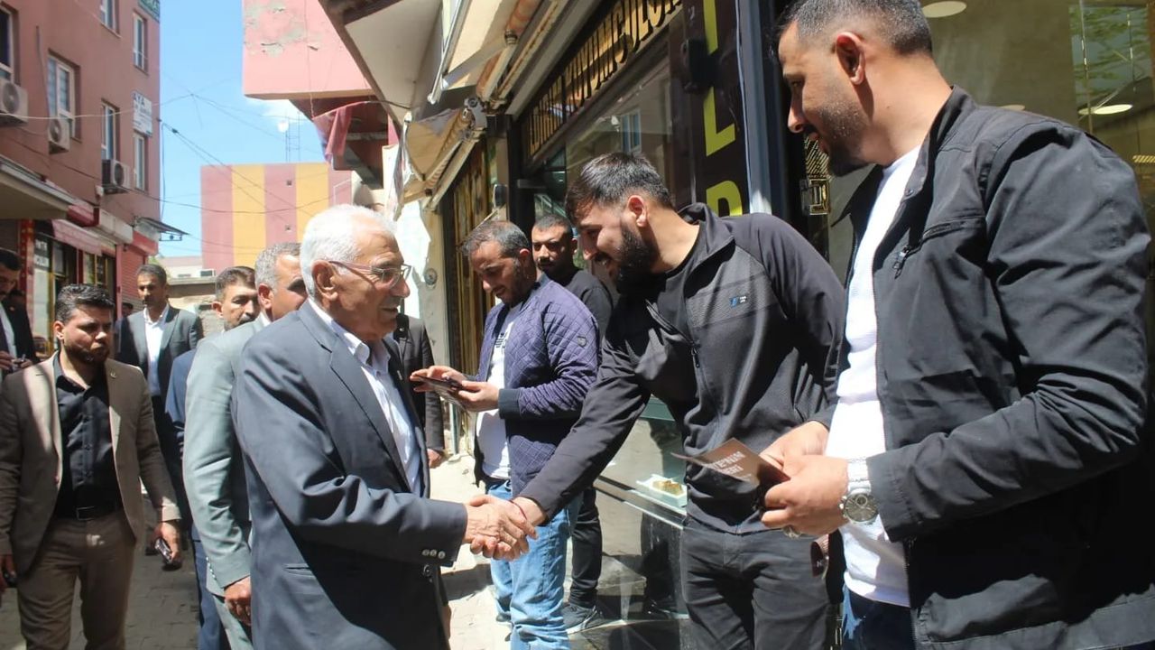 Yeniden Refah Partisi Viranşehir'de Seçim Bürosu Açtı, Esnafı Ziyaret Etti