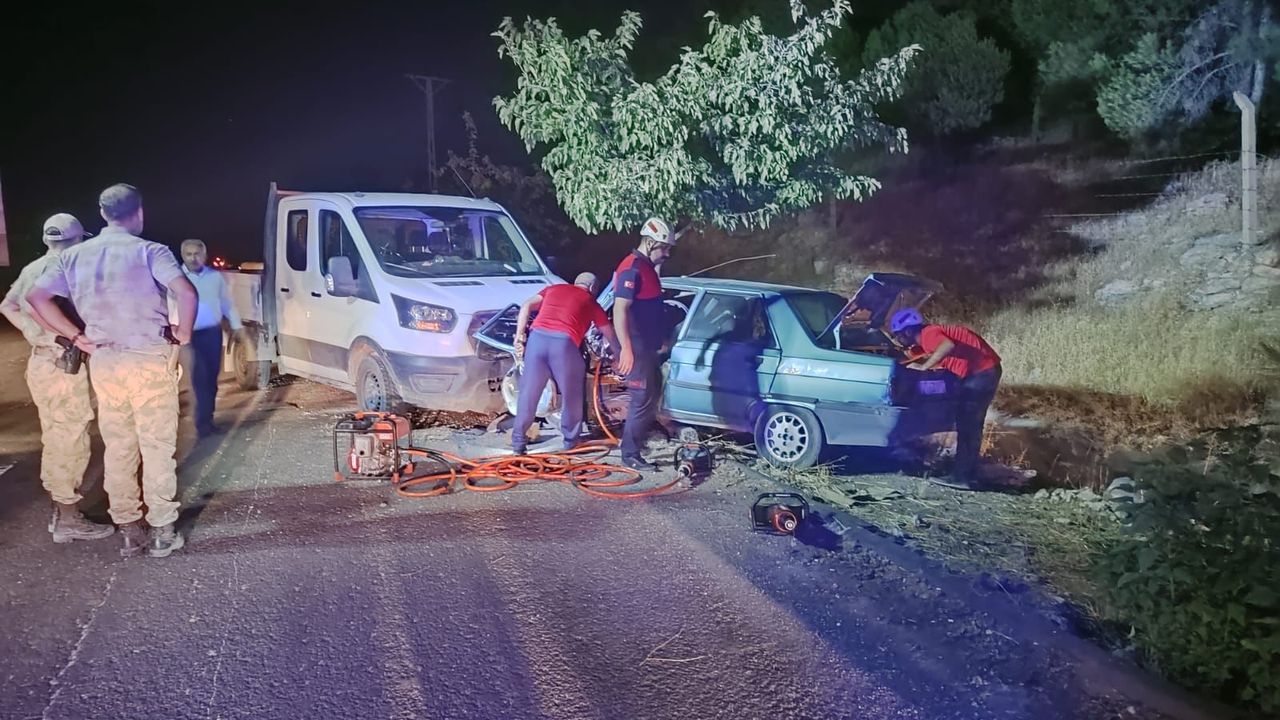 Şanlıurfa’da otomobil ile kamyonet çarpıştı: 2 yaralı
