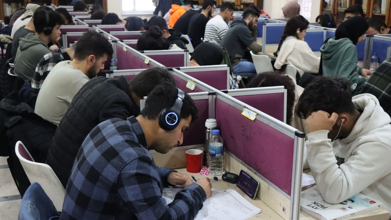 Şanlıurfalı Öğrenciler, Sınavlara Büyükşehir Kütüphanelerinde Hazırlanıyor