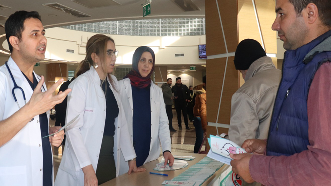 Harran Üniversitesi Hastanesi’nde  Tüberküloz Standındı Açıldı Çalışanlara Seminer Verildi