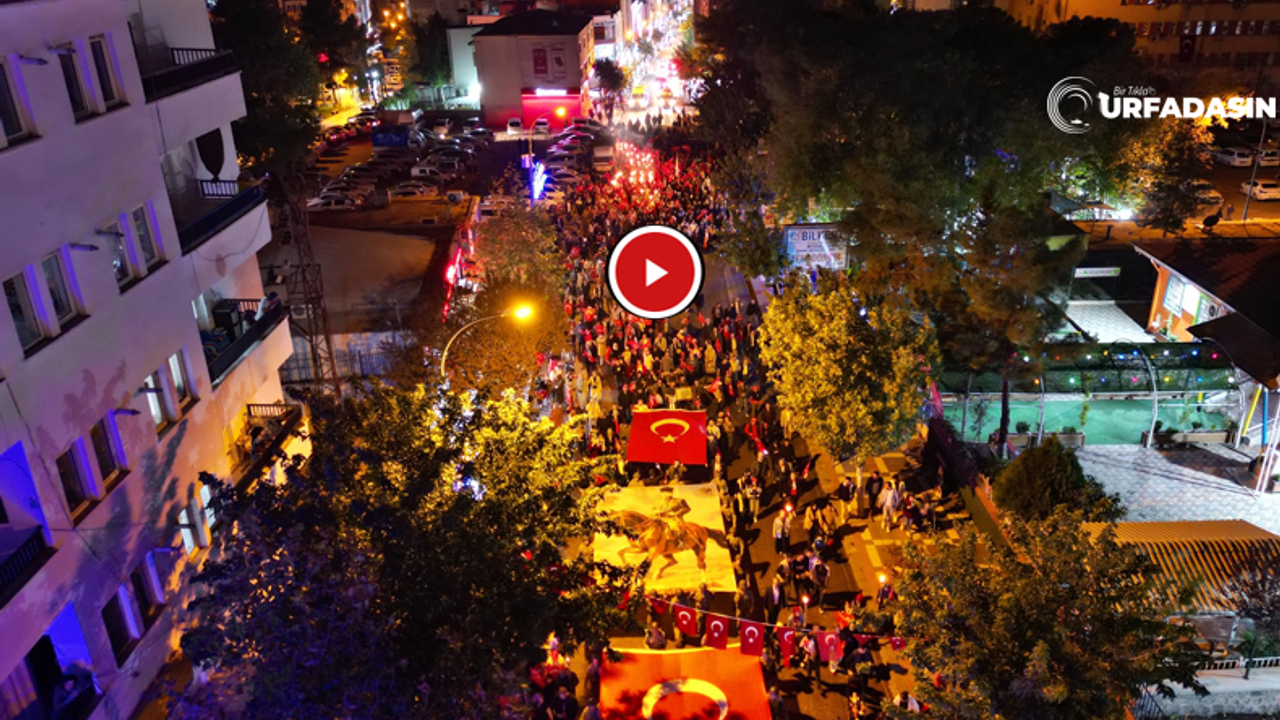 Şanlıurfa Siverek’te Cumhuriyet Kutlamalarında Fener Alayı Yürüyüşü