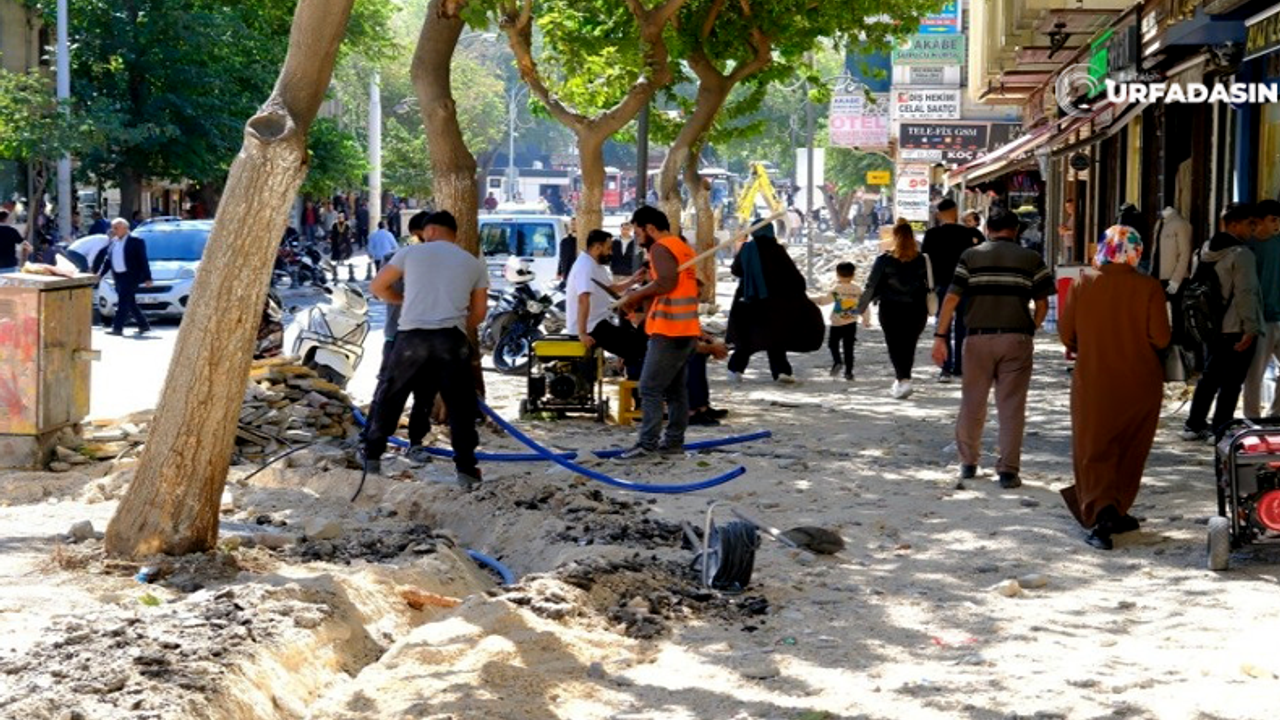 Şanlıurfa'da Belediye Çalışanları Kaza Sonucu Elektrik Kablosunu Patlattı Yüzlerce Esnaf Elektriksiz Kaldı