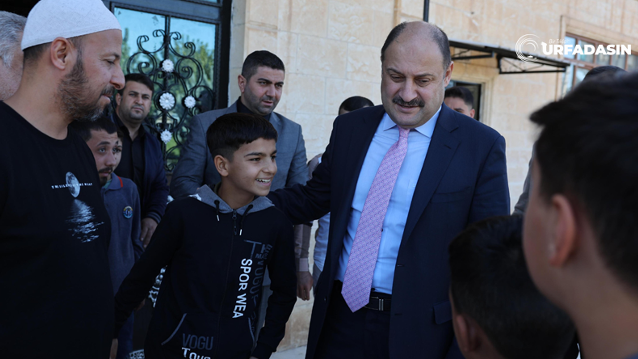 Yurt Dışından Dönen Başkan Gülpınar, Cumanın Bereketiyle Vatandaşlarla Bir Araya Geldi