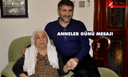 Nureddin Nebati Annesiyle Fotoğrafını Paylaştı