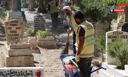 Urfa'da Mezarlıklarda Bayram Temizliği