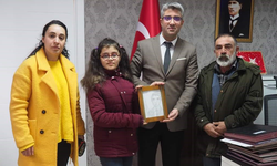 Şanlıurfalı Azra'dan Kaymakama Süpriz Hediye