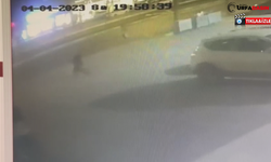 Otomobilin Kadına Çarpma Anı Kameraya Yansıdı