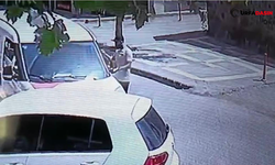 Pişkin Hırsız Herkesin Gözü Önünde Kargo Aracındaki Paketleri Çaldı