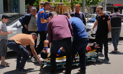 Yolun Karşısına Geçmeye Çalışan Kargocuya Araba Çarptı