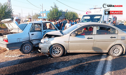 Şanlıurfa’da İki Otomobil Çarpıştı, Araçta Sıkışan Yaralıyı İtfaiye Çıkardı