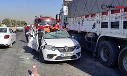 Akçakale Yolunda Tırla Otomobil Çarpıştı: 4 Yaralı