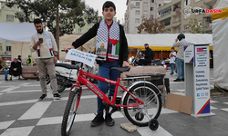 Baba Hediyesi Bisikletini Gazzeli Çocuklar İçin Satışa Çıkardı