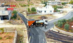 Karaköprü'de kırsal yollar sathi asfalt kaplamayla yeniliyor