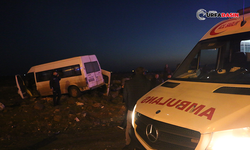 Diyarbakır-Şanlıurfa Kara Yolunda Otomobil İle Minibüs Çarpıştı: 7 Yaralı