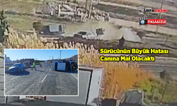 Şanlıurfa'da İki Otomobilin Çarpıştığı An Kameraya Yansıdı: 2 Yaralı