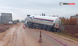 Suruç’ta Çamurlu Yolda Kayan Gaz Yüklü Tanker Faciaya Neden Olacaktı