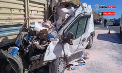 Şanlıurfa’da Feci Kaza, Hurdaya Dönen Minibüste Ağır Yaralandı