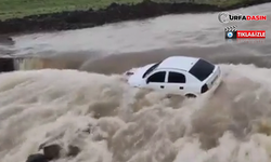 Siverek’te Yağış Sele Neden Oldu, Dereye Sürüklenen Otomobilden Son Anda Çıktılar