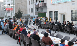 Haliliye'de Vatandaşlar Iftar Sofrasinda Buluşuyor