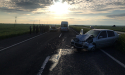 Hilvan'da İki Otomobil Çarpıştı: 2 Kişi Yaralandı
