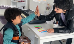 Şanlıurfa'da 6 Yaşındaki Otizmli Mert'in Piyano Yeteneği Maşallah Dedirtiyor
