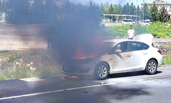 Viranşehir’de Seyir Halinde Alev Alan Araçta Facia Son Anda Önledi