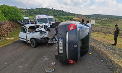 Siverek'te İki Otomobil Çarpıştı: Yaralılar Var