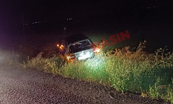 Şanlıurfa'da Yoldan Çıkan Otomobil Tarlaya Girdi: 2 Yaralı