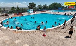 Urfa'da Çocuklar Yüzme Havuzlarında Serinliyor