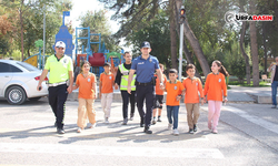 Polislerden Okul Önünde Hem Eğitim Hem Denetim