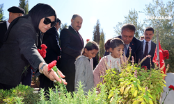 Urfa Şehitliğine 29 Ekim Cumhuriyet Bayramı Ziyaretinde Duygu Dolu Anlar Yaşandı