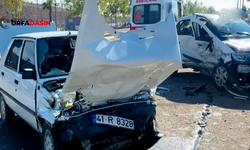 Ceylanpınar'da Trafik Kazasında Otomobiller Hurdaya Döndü:2 Yaralı