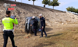 Şanlıurfa'da Çevreyolunda Otomobil Şarampole Devrildi: 3 Yaralı