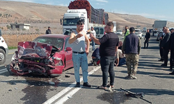 Suruç-Birecik Arasında İki Otomobil Çarpıştı: Çok Sayıda Yaralı Var