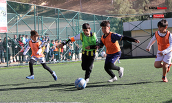 Karaköprü'de Çocuklar Futbol Turnuvasında Kaynaşıyor