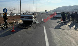 Urfa'da Çevre Yolunda Çarpışan Otomobillerden Biri Devrildi