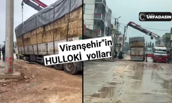 Şanlıurfa'da Saman Yüklü Tır Hulloki Yolda Çukura Saplandı