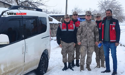 Siverek'te Kara Saplanan Sosyal Hizmet Merkezi Aracını Jandarma Kurtardı