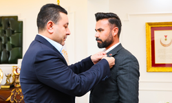 YRP’den İstifa Edip MHP’ye Geçti, Rozetini Başkan Özyavuz Taktı