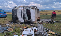 Şanlıurfa'da Kamyonet Devrildi: 3 Yaralı